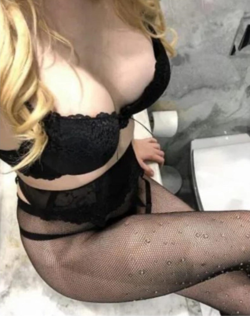 Özel Giyimli Seksi Pendik Escort Bayan Burcu